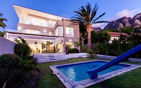 Villa On 1St Crescent